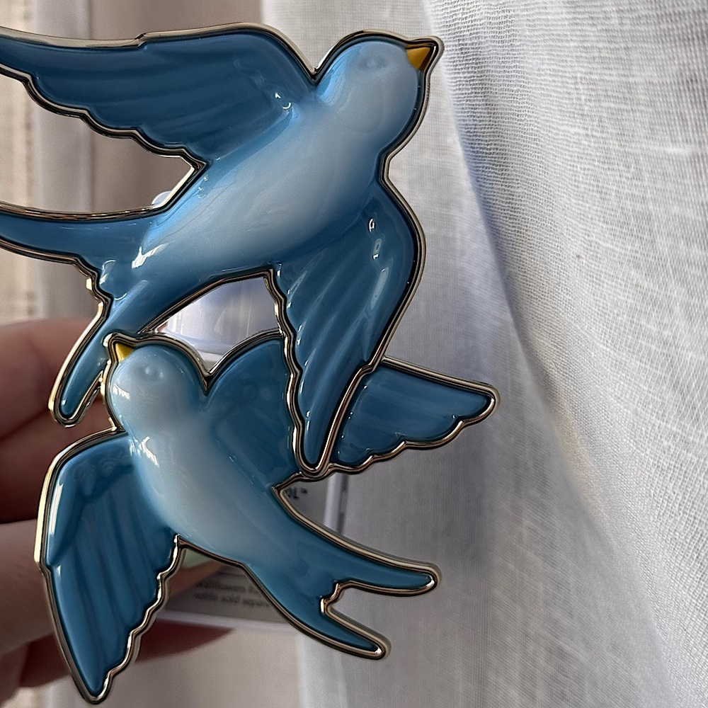 NWT B&BW Wallflower Blue Love Doves Plug In and A FREE REFILL